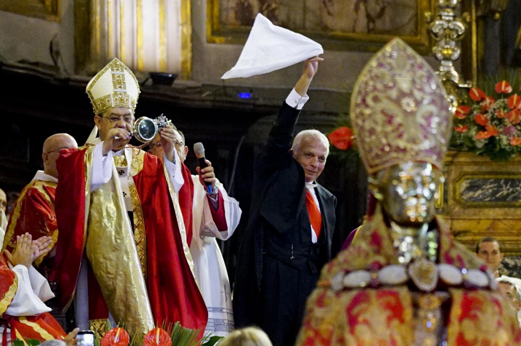 Miracolo San Gennaro Il Sangue Si Sciolto Napoli Zon