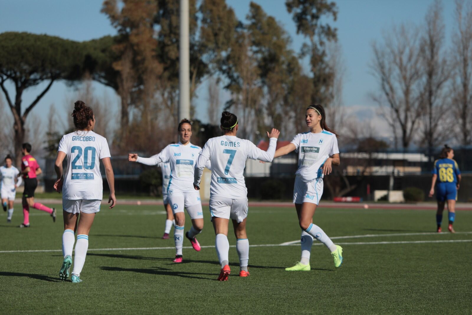 Calcio Napoli Femminile Tavagnacco A Per Le Azzurre