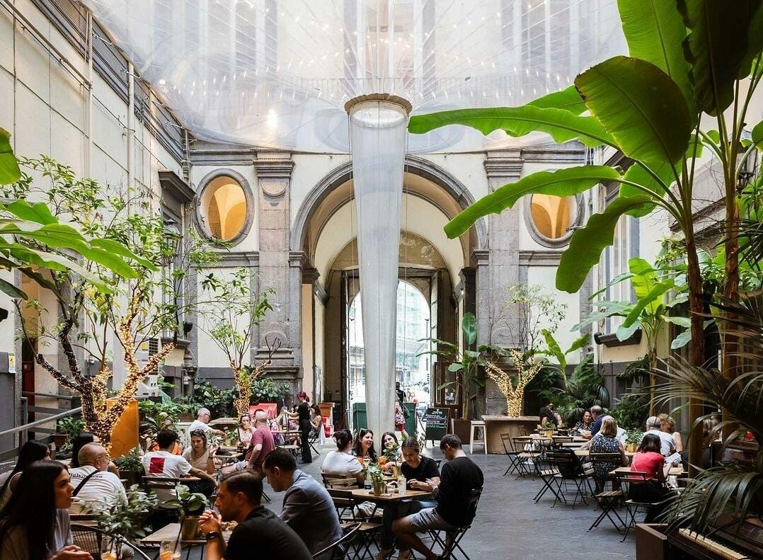 Barrio Botanico Chiude La Sede Di Via Medina Napoli Zon