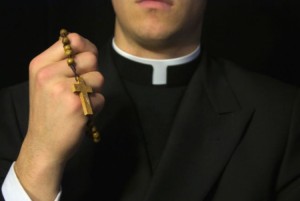 sacerdote indagato abuso su minori