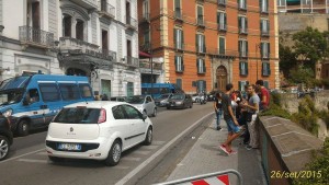 Napoli - Juve: tifosi presidiano l' albergo bianconero