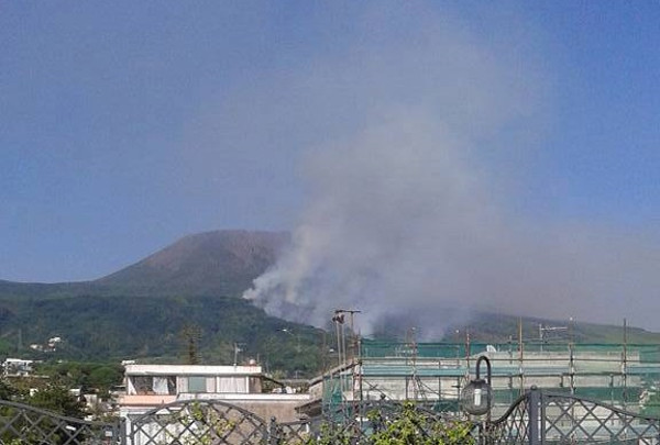 Incendio sul Vesuvio Torre del Greco