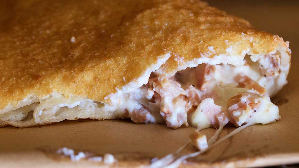 Antica-Pizza-Fritta-da-Esterina-Sorbillo