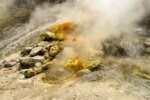 Campi Flegrei: segnalata fuoriuscita di fumo dall'asfalto