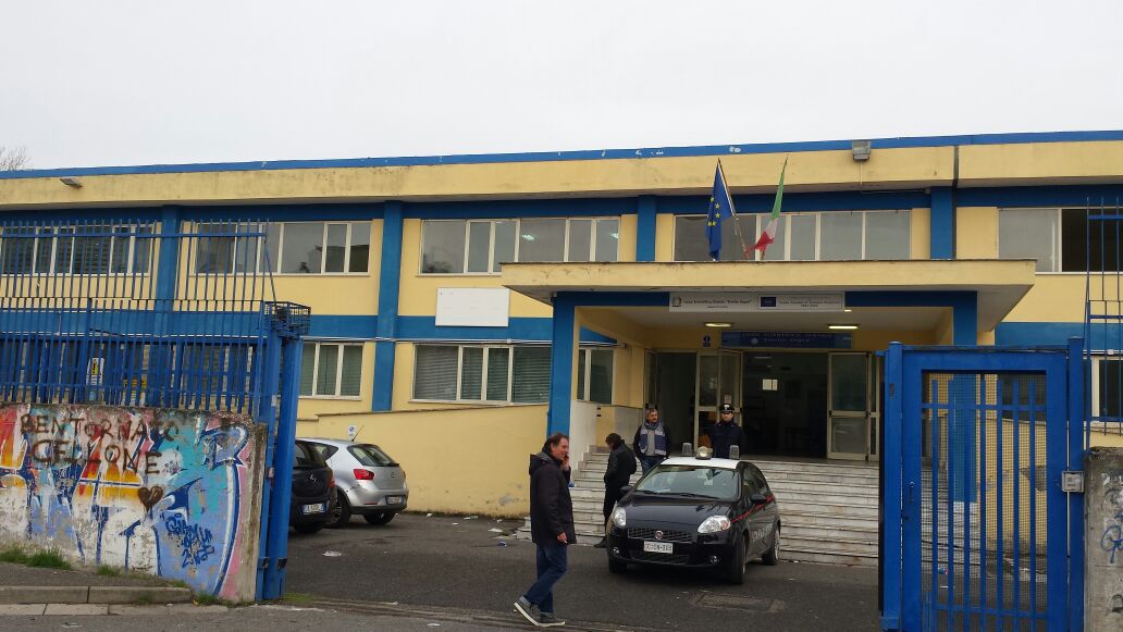 Rivolta degli studenti del liceo Segrè a Marano - Napoli ZON