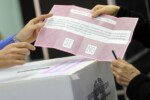 Scopri come si vota al Referendum 2025: date, orari, modalità per residenti e fuori sede, quorum e contenuti dei 5 quesiti su lavoro e cittadinanza.