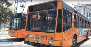 Napoli pietre autobus, napoli tragedia in campania, Mugnano accoltellato controllore ANM