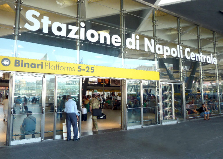 Trenitalia torna Parchi Line insurgencia Stazione centrale di Napoli