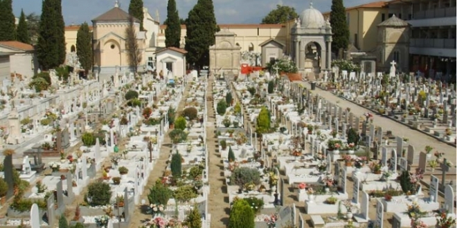 Furto cimitero Napoli