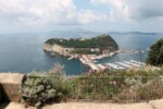 trekking Parco Virgiliano, recuperato un corpo in mare sotto la rupe questa mattina da parte degli uomini della Guardia Costiera.