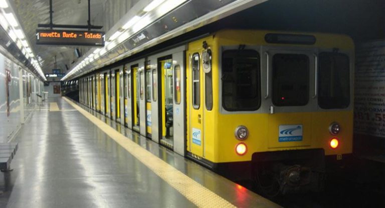 aggressione in metro a napoli
