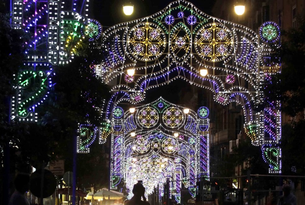 Luminarie 2019 istallazioni in ogni quartiere Napoli ZON