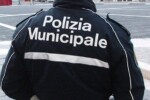 Vigilessa aggredita a Napoli Sequestrata struttura abusiva di un locale Polizia Municipale Comune di Napoli cantieri