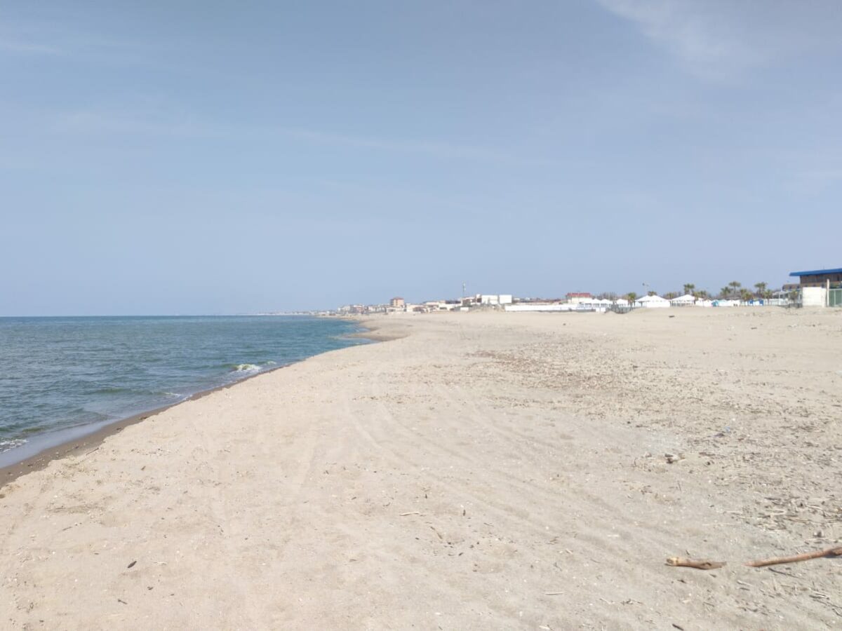 Scandalo a Licola: scoperta spiaggia per coppie scambiste - Napoli ZON