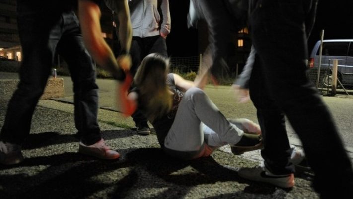 Ragazza 13enne stuprata Ragazze minorenni inglesi stupro