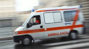 Tragico incidente uomo schiacciato furgone