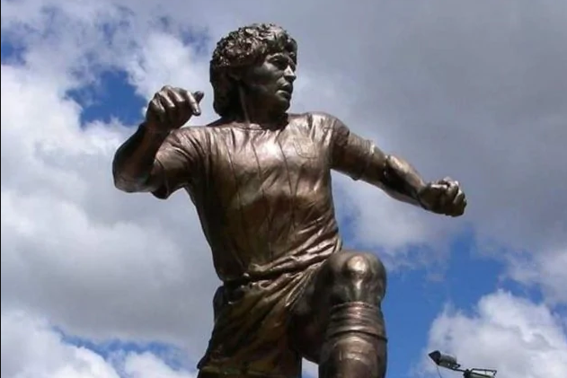 Diego Maradona statua