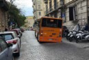 Autobus sprofonda in una voragine