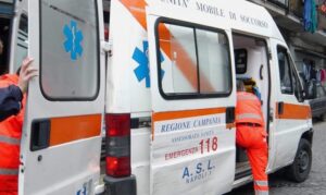 medici aggrediti Tragedia in Campania nel pomeriggio: bambina di 7 anni muore nella piscina gonfiabile