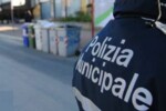 Blitz a Diamanti del Mare da parte delle autorità al ristorante del tiktoker Gennaro Di Napoli: sequestrati 80 kg di pesce mal conservato e scoperti 10 lavoratori in nero. Attività sospesa. violenza vi proroga contratti