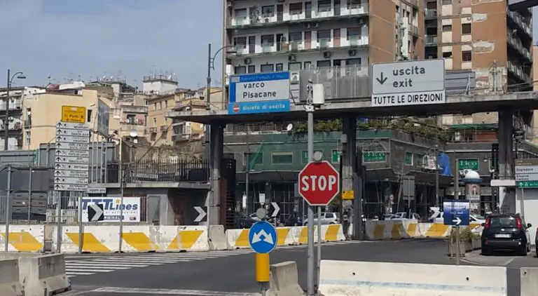 rapina al porto di napoli