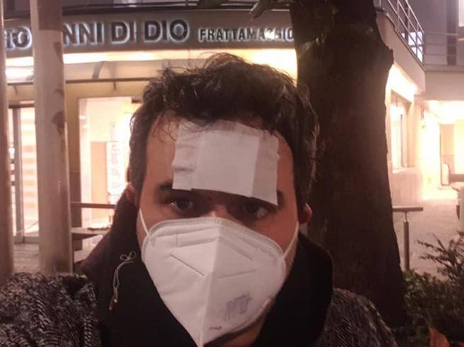 prof aggredito in un raid a napoli