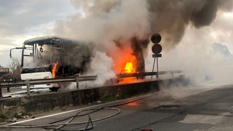 incendio nel napoletano