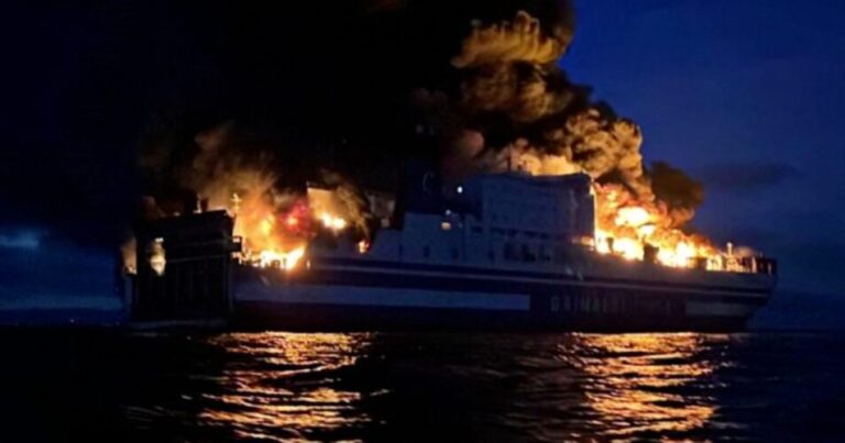 Incendio sul traghetto Grecia - Italia