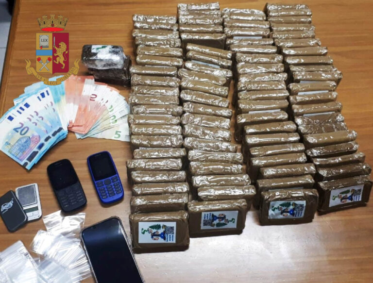 Calata Capodichino Droga maxi sequestro a Calata Capodichino: sorpreso con oltre 10 kg di hashish, arrestato dagli Agenti della Polizia di Stato