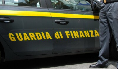 Vacanza nel Salento Nuovo Bando di Concorso Guardia di Finanza olio e champagne contraffatti