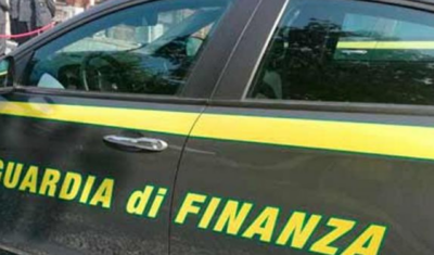 si è finto finanziere
