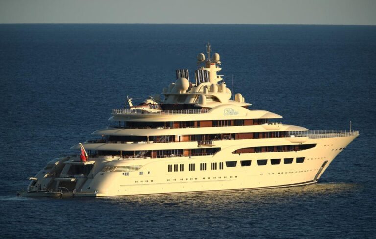 Sequestrato yacht a Napoli
