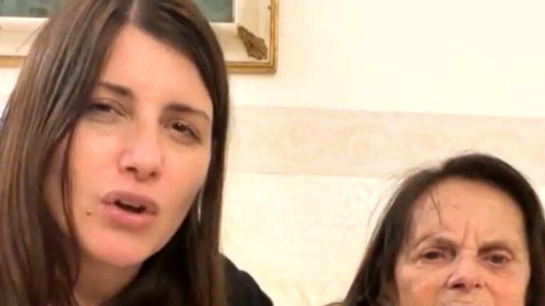 L'influencer Mariagrazia Imperatrice dopo il ricovero torna a Napoli