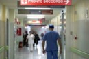 Napoli guardie giurate assalite, Castellammare infermiere aggredite