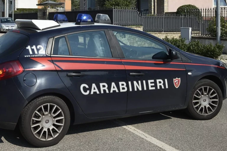 Inseguimento carabinieri Napoli droga moto selvagge