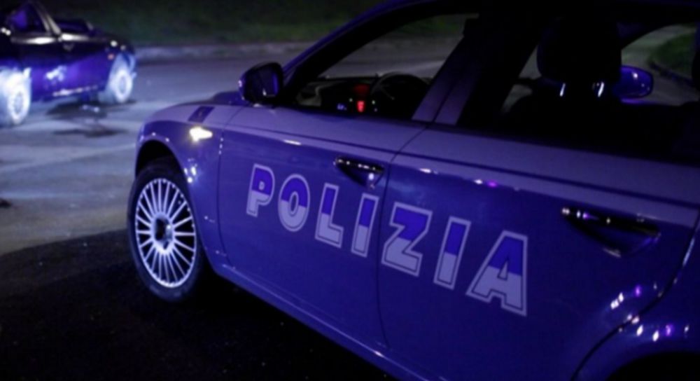 Rione Alto, tentano furto d’auto: arrestati due 18enni dopo un inseguimento Inseguimento a Pianura poliziotto aggredito rione alto