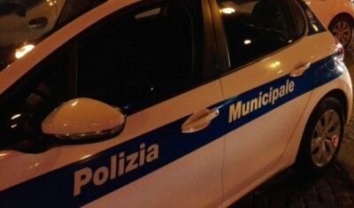 pomigliano cimitero auto rubate, napoli arrestato 21enne, incidente via manzoni, Giugliano carne senza tracciabilità