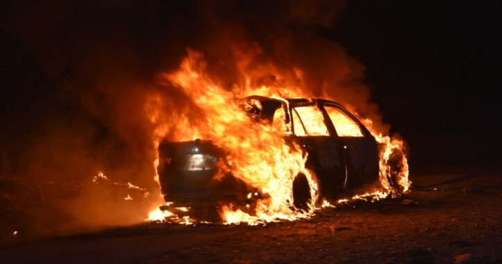 box auto in fiamme