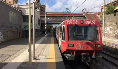 Circumvesuviana allarme bomba porta nolana