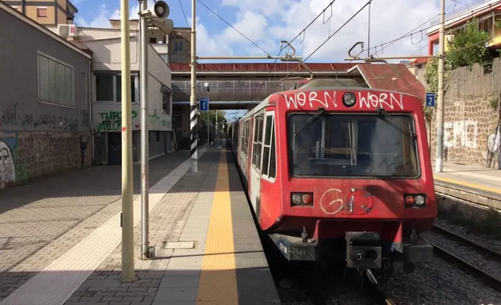 Circumvesuviana allarme bomba porta nolana