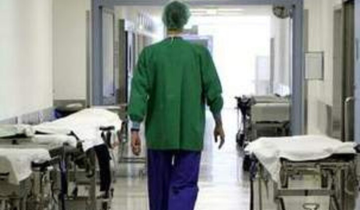 Infermiere si è suicidato in ospedale. Si è iniettato un mix di farmaci infermiere suicidato