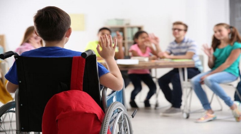 Afragola bambino disabile senza scuola