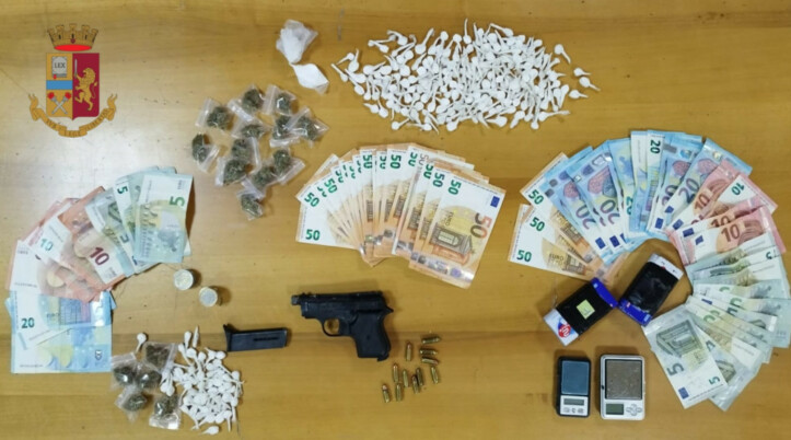 Casoria: sorpreso con un’arma e droga in casa, arrestato 38enne casoria