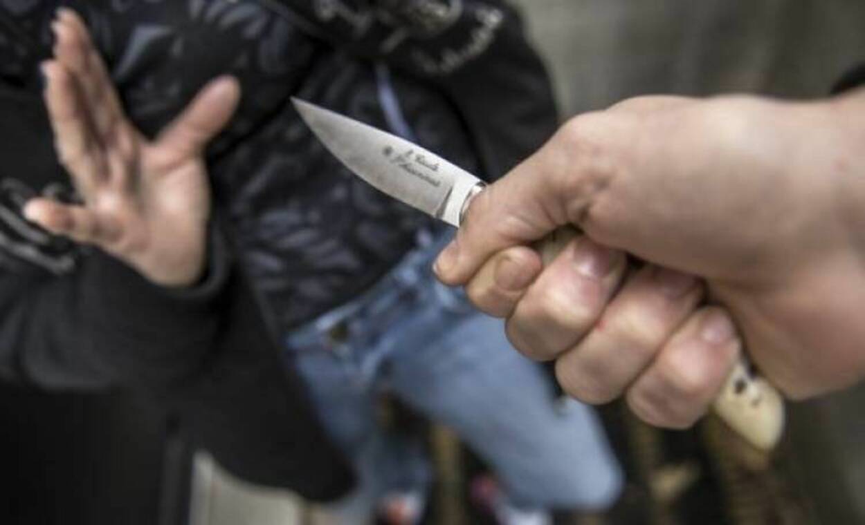 Pompei Accoltellamento in Municipio Violenza a Pomigliano, accoltellato 29enne nella villa comunale