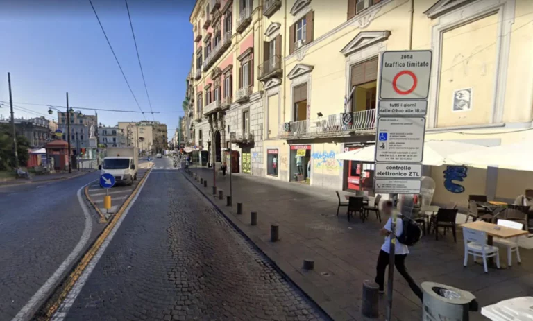 Ztl di Piazza Dante cancellata: il Comune ha spento le telecamere