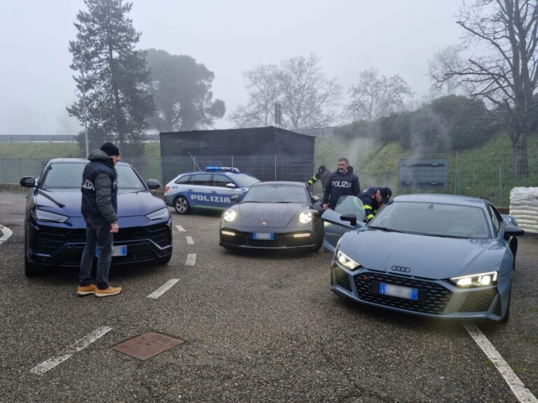 TRAFFICO AUTO DI LUSSO