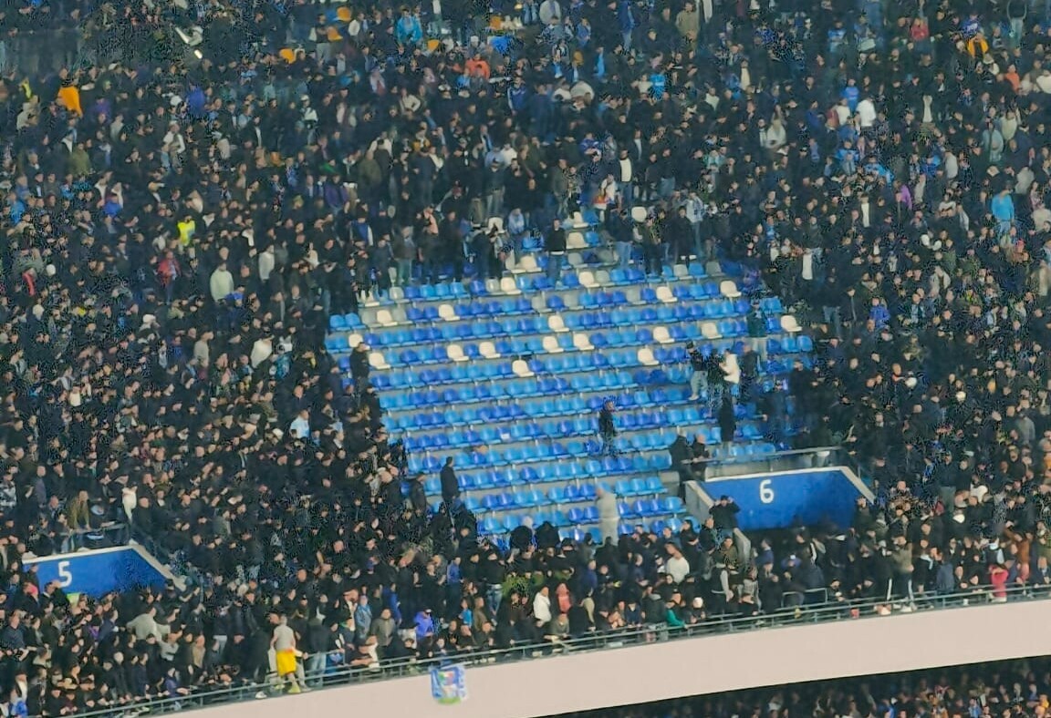 Napoli Milan Rissa In Curva B Fra Gli Ultras: Arrestati I Primi Due Tifosi