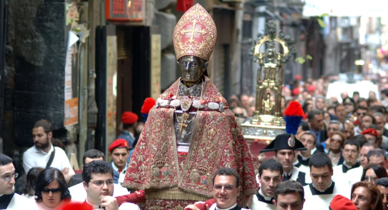 Miracolo di San Gennaro, torna la processione dopo il Covid
