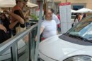 Napoli taxi si schianta contro ristorante