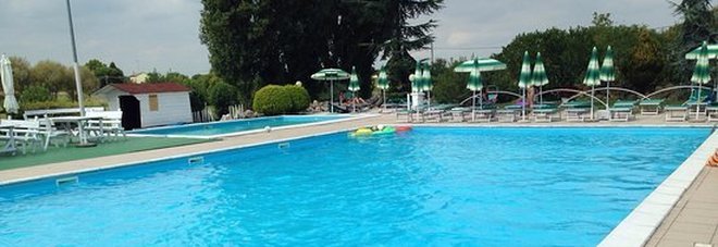 Bimbo rischia di annegare a Salerno bimbo muore piscina